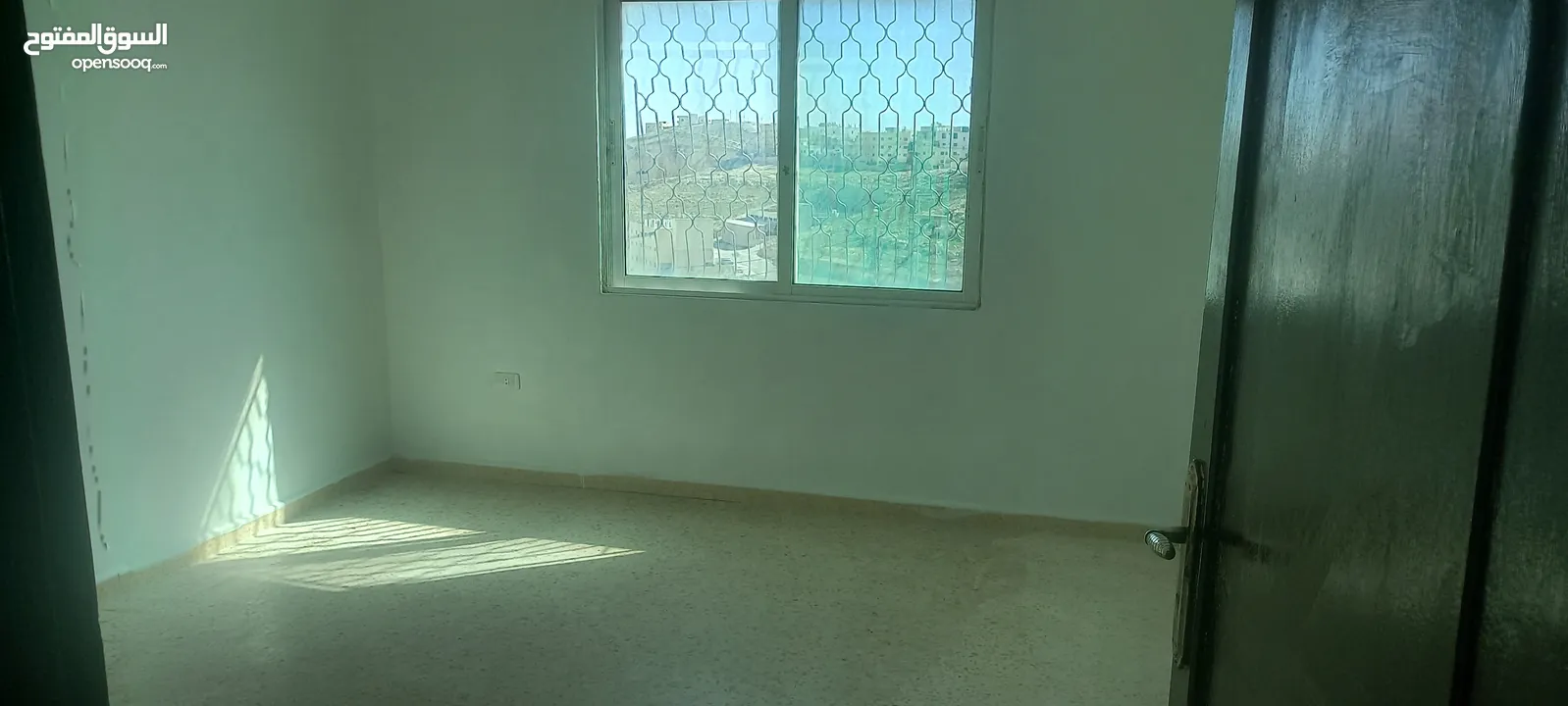 شقه من المالك مباشرة /  صالحيه العابد قرب جسر الصالحيه والحزام بسعر مغري قريبه من الخدمات