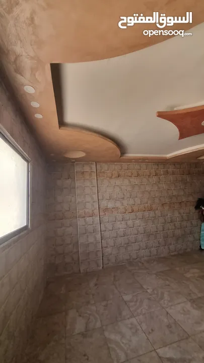 منزل ارضي جزء من بناء مفروز للبيع
