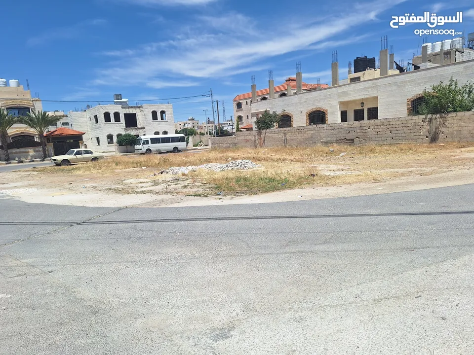 ارض سكني المستنده خلف المستندخ مول منطقةمميزة علي 3شوارع