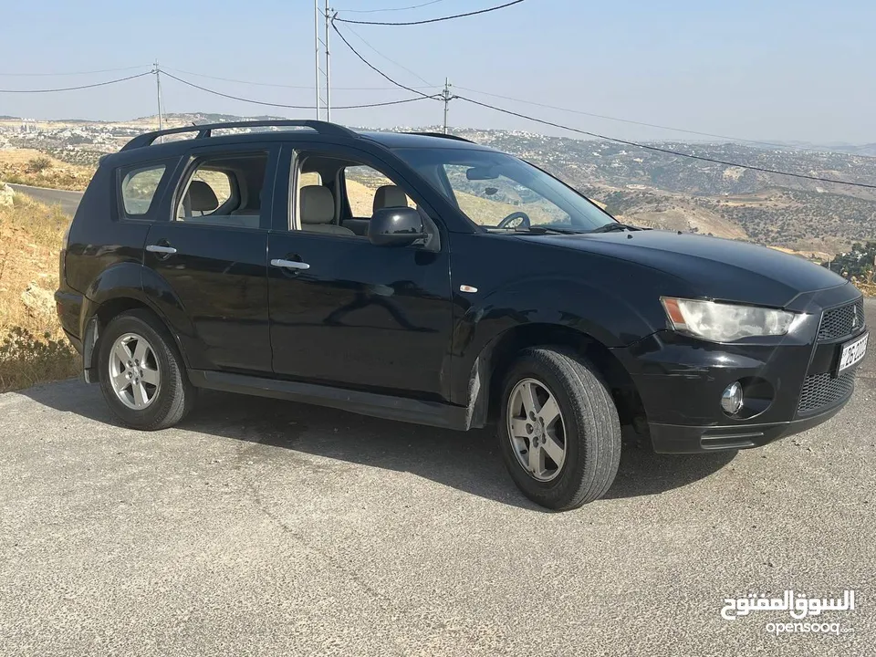 Mitsubishi Outlander  2012