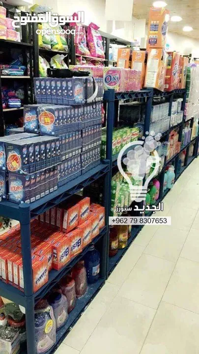 رفوف بلاستيك لتخزين المنتجات وعرضها بطريقة مميزة