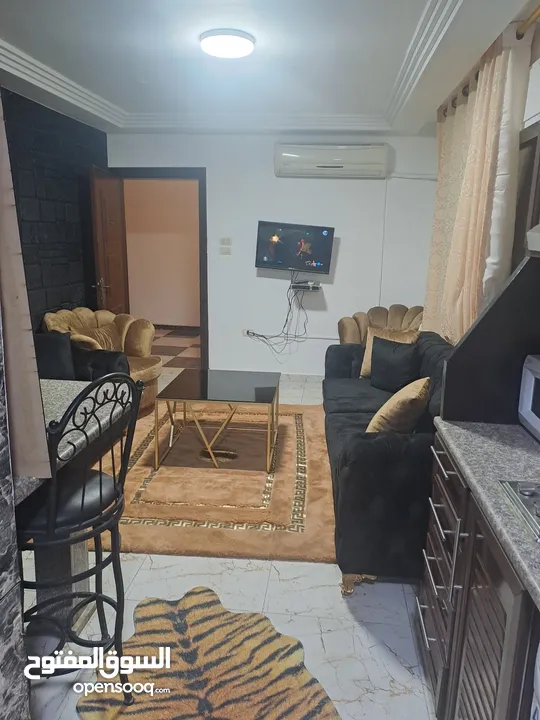 روف مفروش في عبدون مع ترس واسع