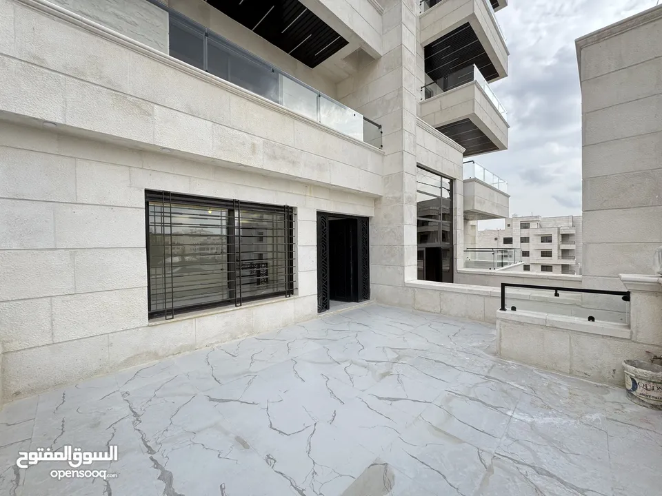 شقة طابق ارضي للبيع مساحة 240م باجمل مناطق خلدا (مشروع 113)