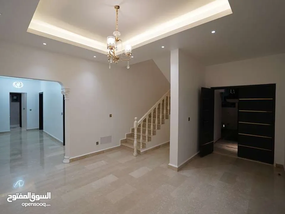 للبيع فيلا 7غرف.بمنطقه شرقان . لوكيشن مميز.مساحه واسعه .استلام فورى.