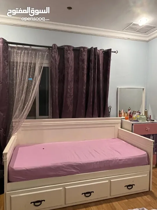 للبيع sofa bed بحالة ممتازة من هوم سنتر Opensooq