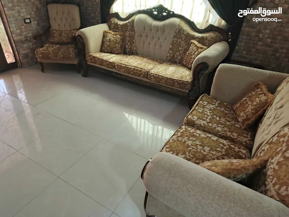 طقم كنب ضيوف و كوانر و طقم معيشة خشب سويد