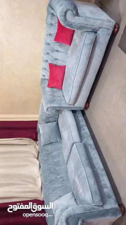 طقم كنب بحاله الوكاله استعمال بسيط للبيع المستعجل بسعر مغري