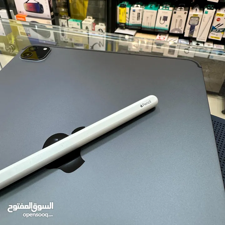 iPad Pro 11" 256G WiFi With Apple Pencil    بطارية 87%2 بحالة ممتازة