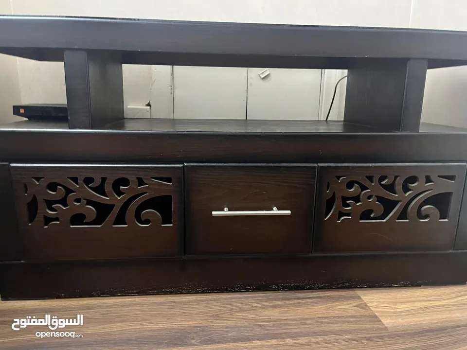 طقم كنب وطاولة تلفزيون