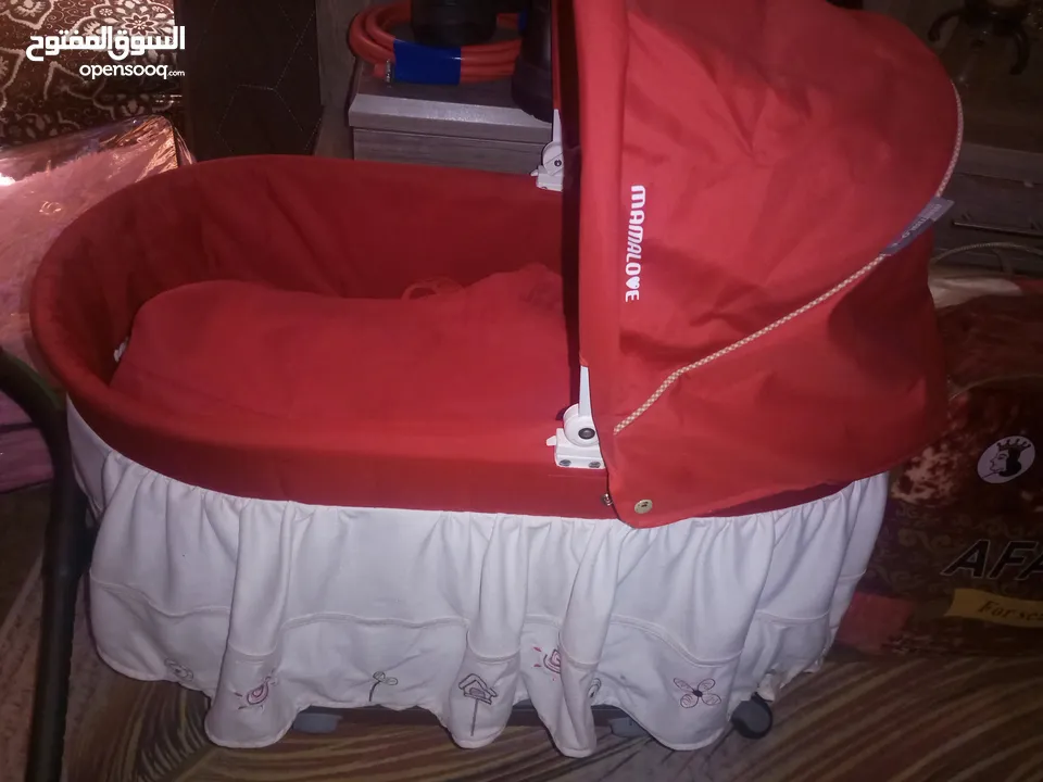 تخت بيبي هزاز وتخت خشب لعمر 6 سنوات و هزاز كهرباء وكراجه