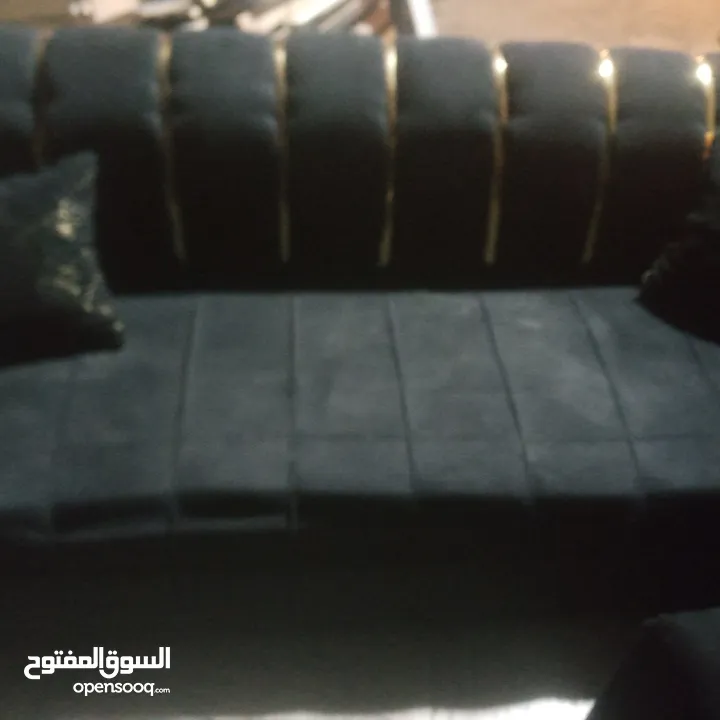 طقم كنب 7مقاعد بحالة ممتازة