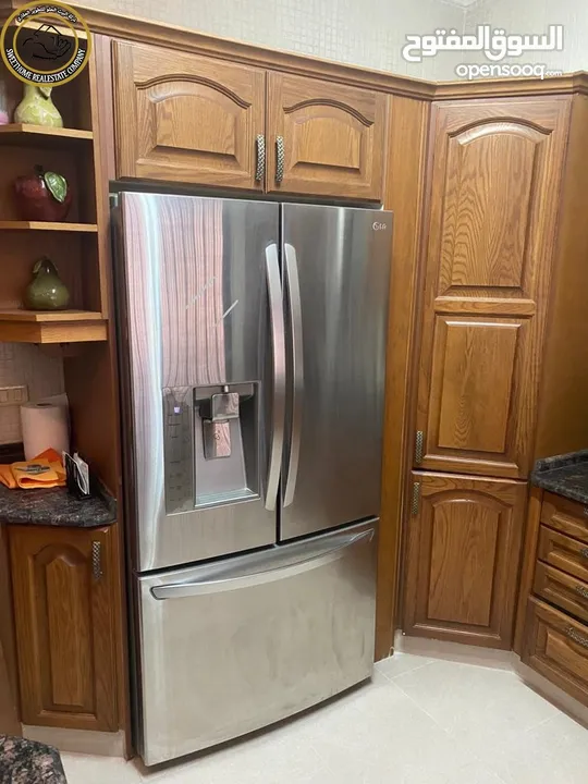 شقة مفروشة فاخرة للبيع في أم السماق الجنوبي  - خلف ال ( C-Town) طابق ثالث مع روف دوبلكس 290م