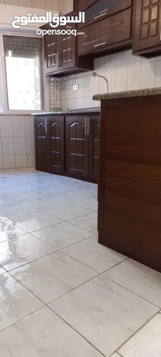 شقة طابق شبه ارضي للبيع بداعي السفر