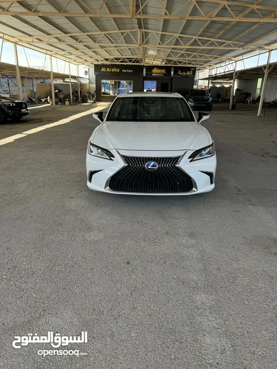 Lexus ES 300h 2021  لكزس هايبرد حره غير مجمركه ، البيع : مجمرك جاهز او بدون جمرك حره