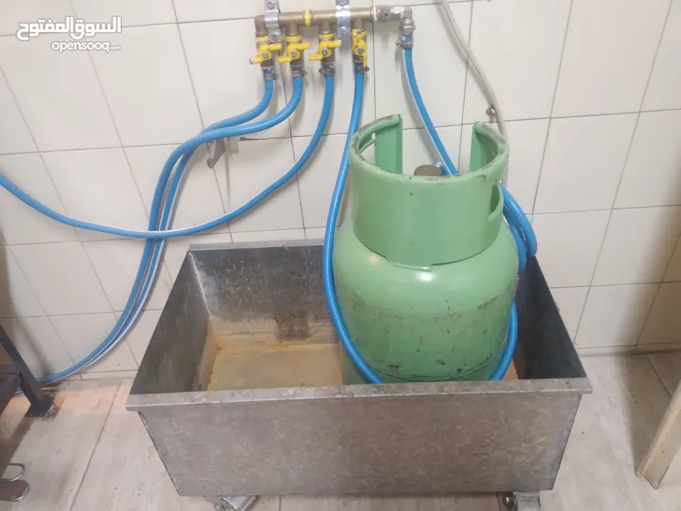 غريل صاج وشاركول فرن فريزر شواية شاورما عدد 2 + شواية دجاج 6 اسياخ + ماكينة جبنة سائلة صناعة تركية