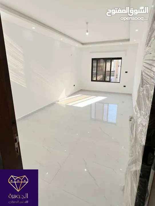 شقة أرضي معلق سكني استثماري لم تسكن لقطه وبسعر مغري جداااا عرض خاص في أرقى مناطق الجاردنز