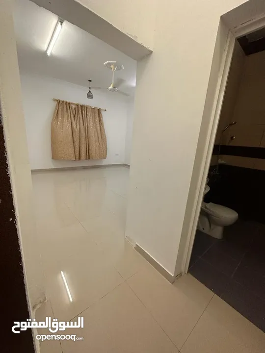 for Rent Room  غرفه وحمام فقط بدون مطبخ السعر شامل الفواتير العنوان الخوض خلف السوق خوض