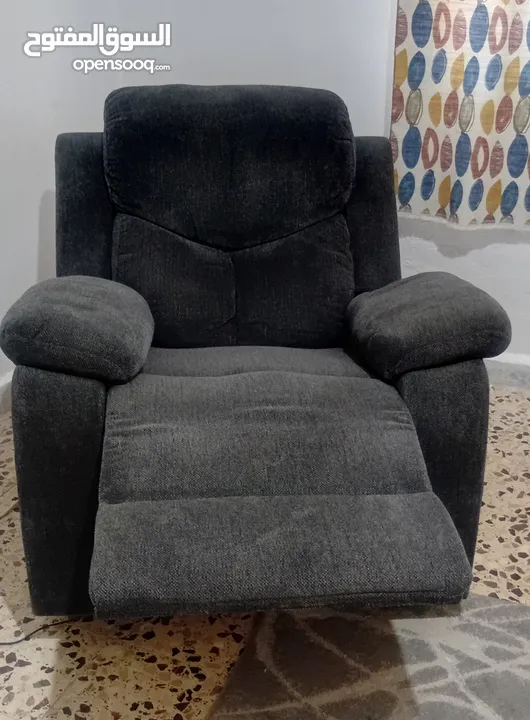 Are you looking for that particular contemporary living room set? Then look no further.