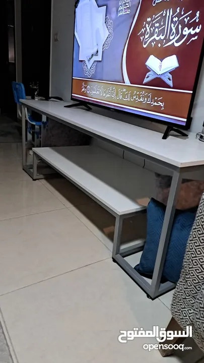 طاولة شاشه مع طربيزات للبيع