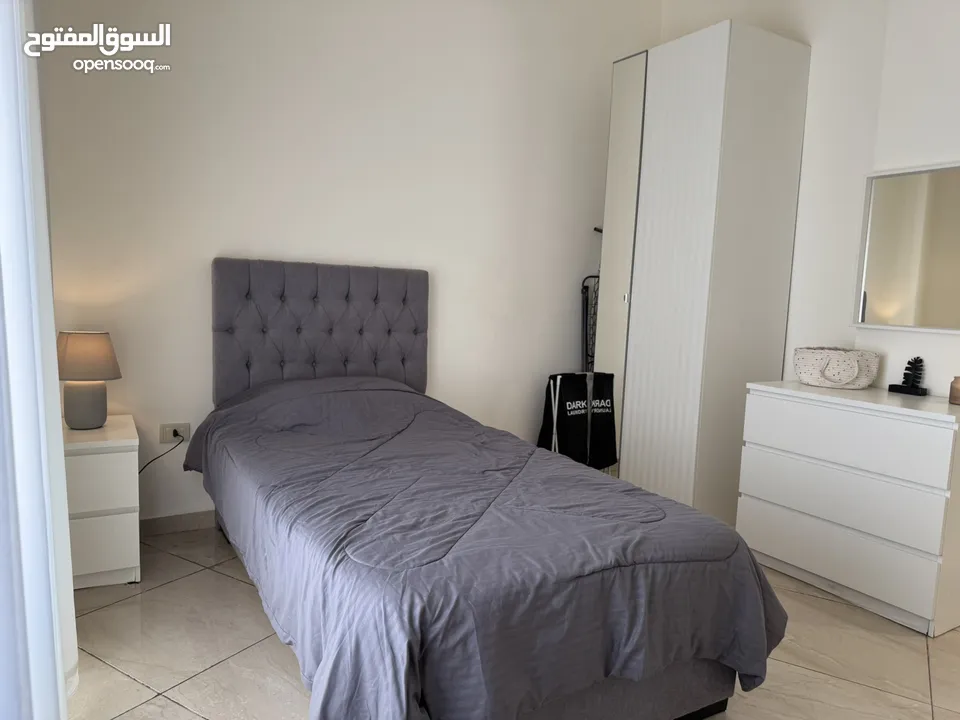 شقة فندقية فاخرة للإيجار بسعر منافس قرب السيفوي في السابع