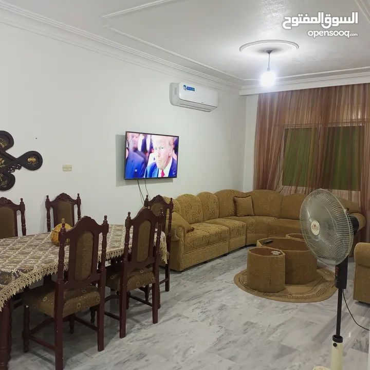 شقة مفروشة أرضية للايجار في ضاحية الرشيد 4 مكيفات بكل غرفة مكيف وبئر ماء خاص للشقة