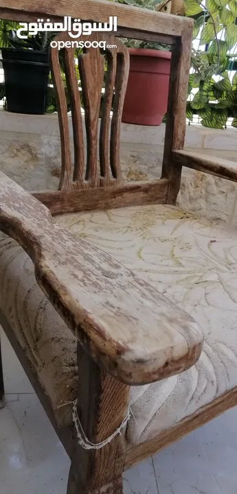 كرسي خشب قديم للبيع السعر 20 دينار