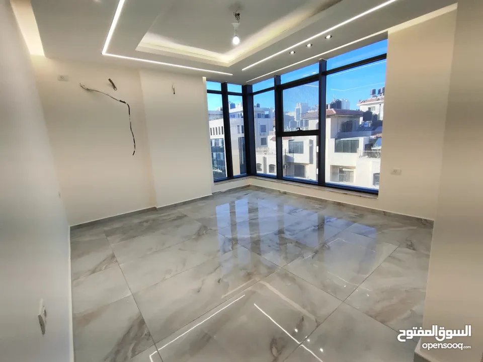 شقة جديدة وغير مفروشة للإيجار في الماصيون – قرب مطعم بحري