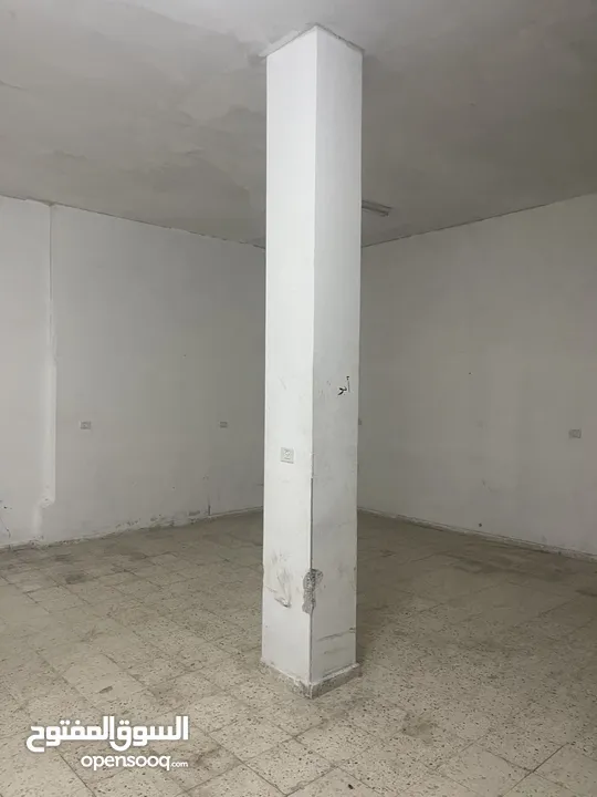 ثلاث مخازن للايجار