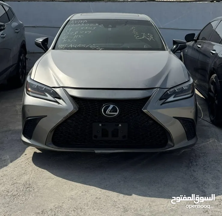 Es350 F sport 2019 قمة في النظافة