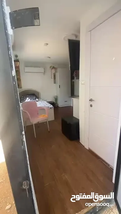 كرفان لون ابيض للسكن الخارجي ( متنقل )