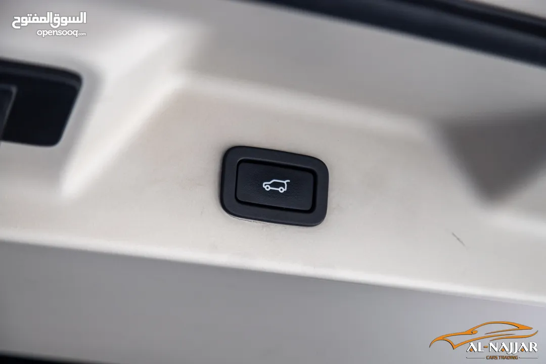 Range Rover Vogue 2016 Hse   السيارة وارد الشركة و مميزة جدا و قطعت مسافة 131,000 كيلو متر