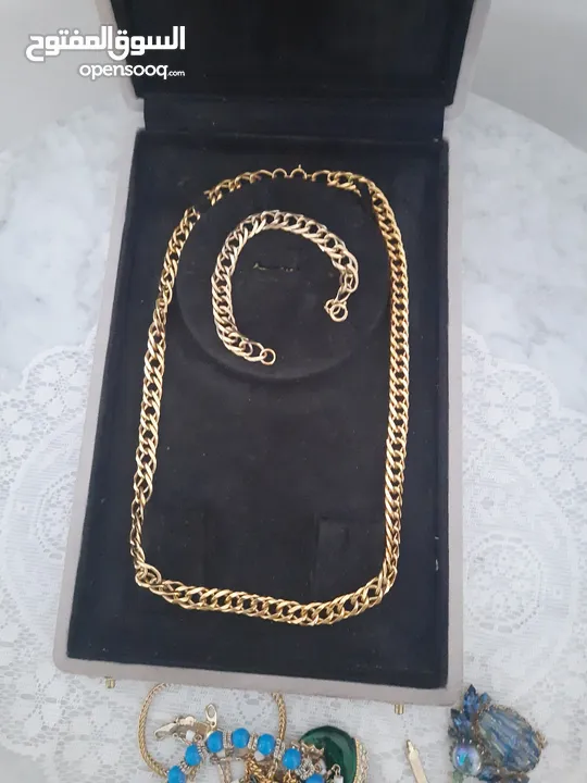اكسسوارات لكل الأوقات، لجميع المناسبات، ولجميع الاذواق، أنيقة.. بروشات، عقود طويلة وقصيرة،و اقراط