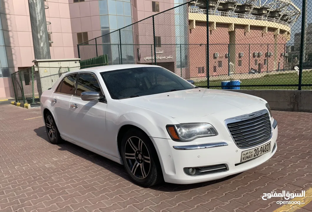 كرايسلر 300c للبيع V8