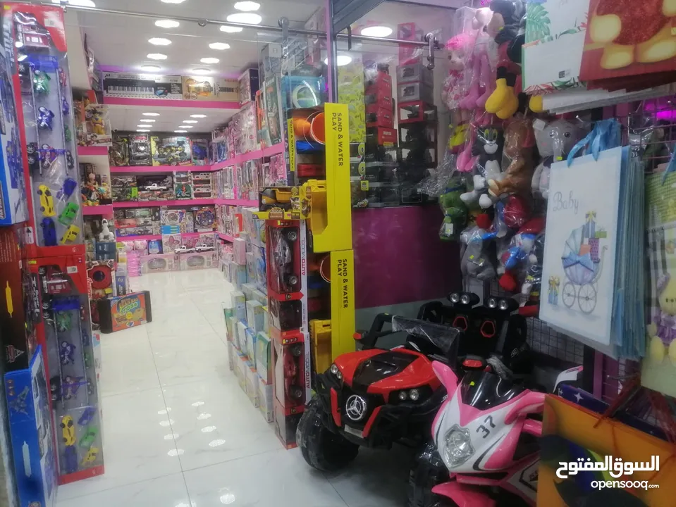 محل ألعاب تجاري للبيع فاضي خلو او بضاعته  في سوق السلطان بجانب مطعم كاربو