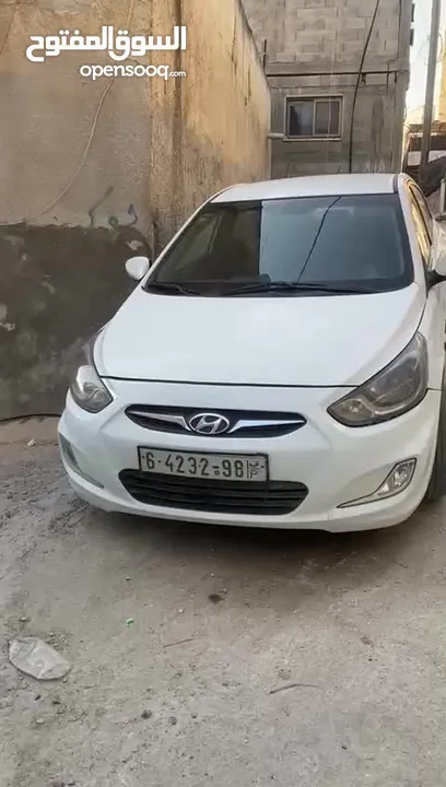 مركبه من نوع هونداي اكسنت 2014المركبه ما شاء الله عنها وضعها ممتاز ولا يوجد فيها اي قص وعظمها ممتاز