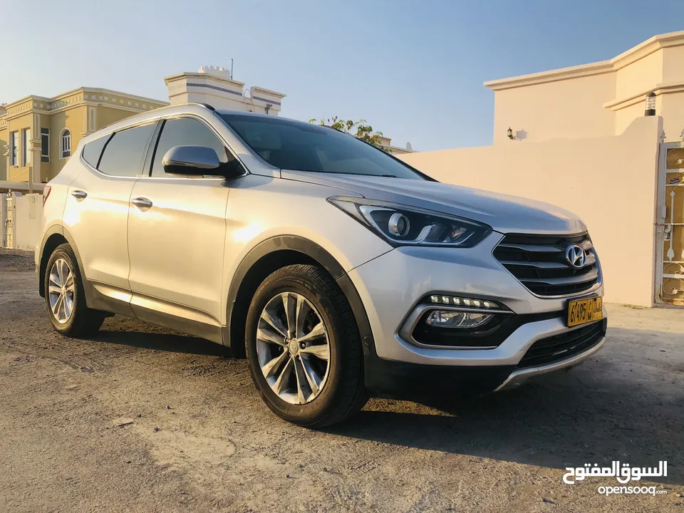 Hyundai Santa Fe 2017 model