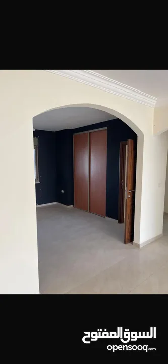 ثلاث غرف نوم غير مفروشة للإيجار الارسال