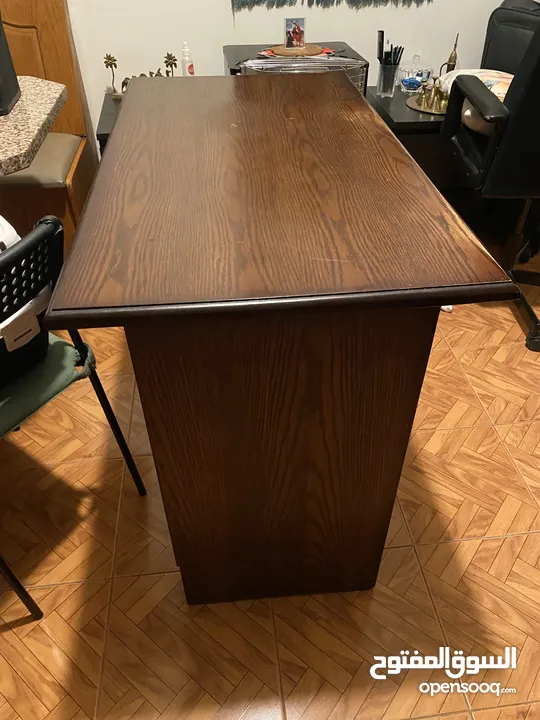 مكتب للدراسة و العمل حجم 109x61cm للبيع