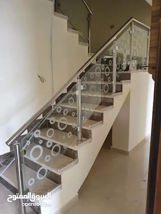 متخصصون في جميع أعمال السيكوريت وقواطع المكاتب والزجاج والمرايا