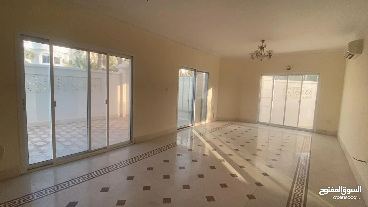 6Me28-Fabulous 5BHK Villa for rent in Qurm, Al Sarooj Street