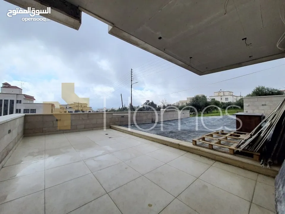 شقة دوبلكس طابقية مع مسبح للبيع في الظهير بمساحة بناء اجمالية 440م
