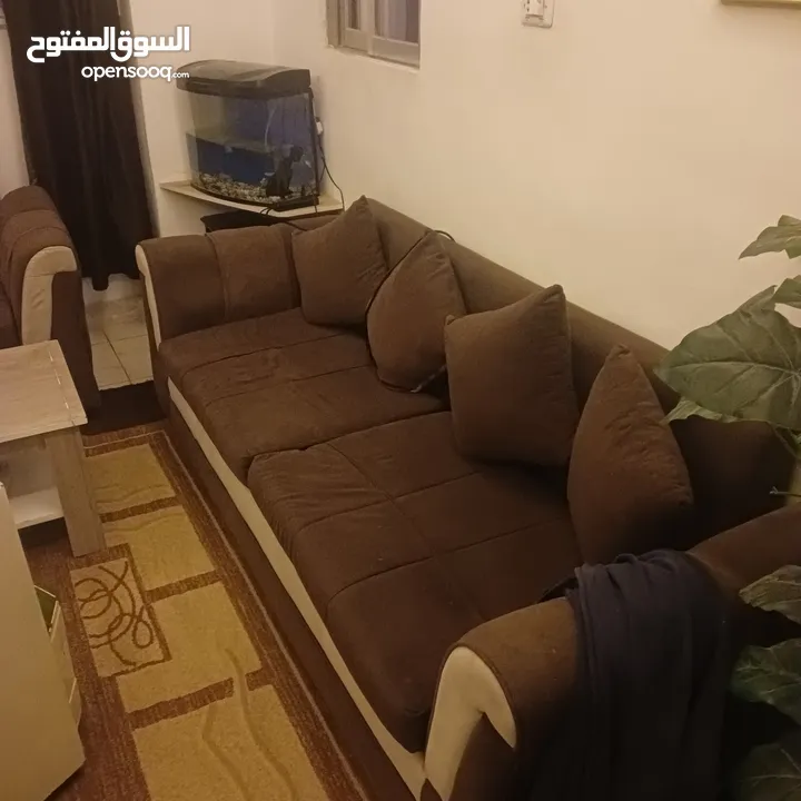 طقم كنب سبع مقاعد نضيف للبيع