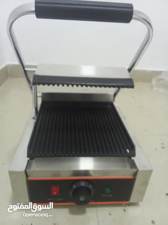 DNSK-811 SANDWICH CONTACT GRILL.