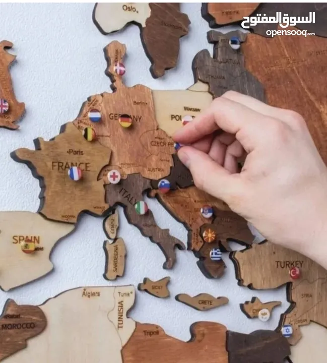 متوفر خريطة العالم باحجام مختلفة خشبية او اكرلك