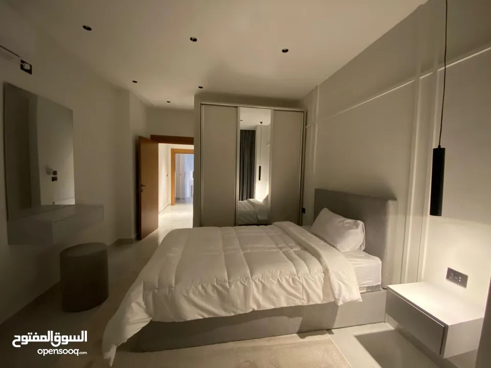شقة مفروشة جديدة  غرفتين نوم فخمة للايجار في الصويفية قرب الخدمات