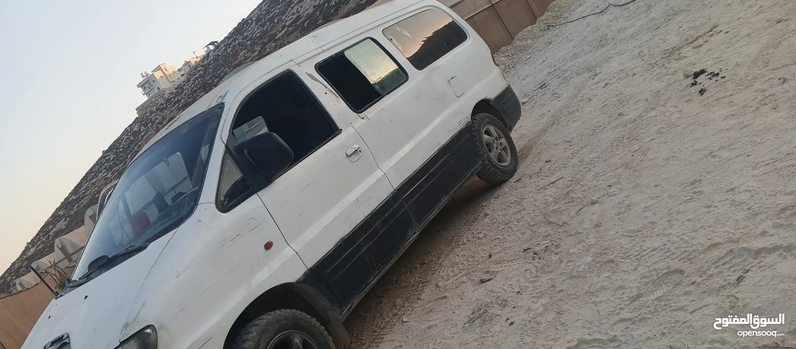 ايمن ابو مؤمن