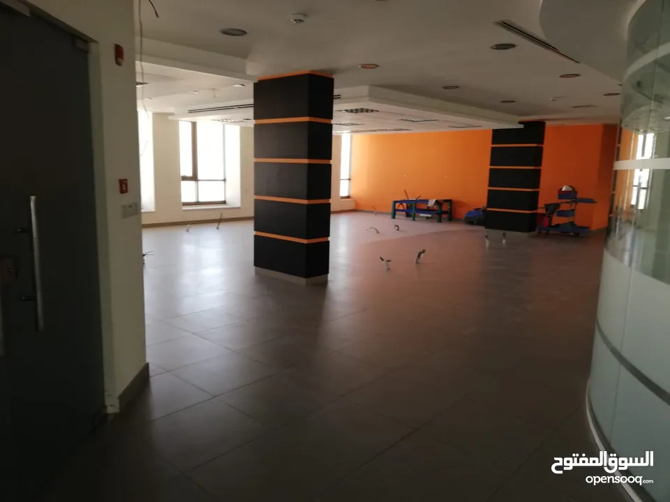 مكتب مميزة في شارع الجاردنز للبيع