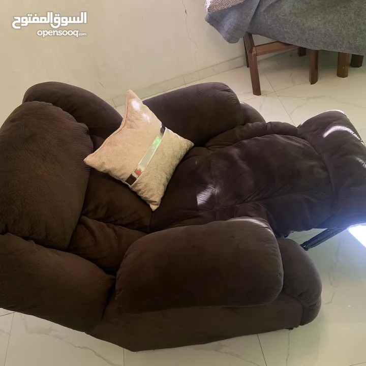 كرسي ريكلاينر عدد 2  مستورد امريكي بحالة الوكاله