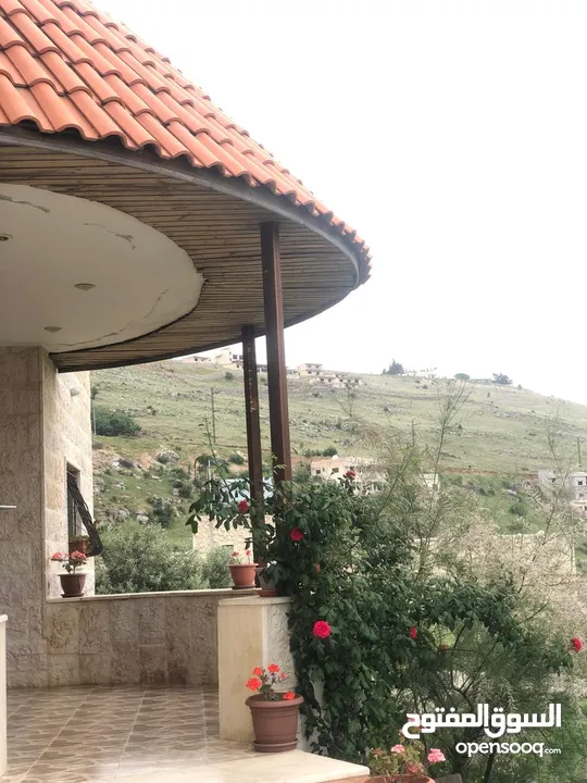 منزل فخم للبيع تشطيبات ديلوكس في عجلون في افخم مواقع عنجره