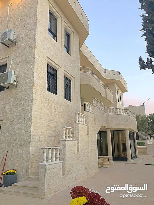 للبيع  فيلا مستقلة في منطقة الكرسي على مساحة أرض دونم و 320 م